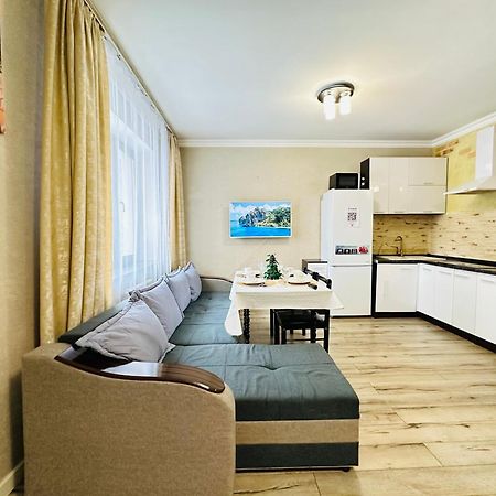 Vostochnyi Park Apartament In The Center Of Almaty Lägenhet Exteriör bild